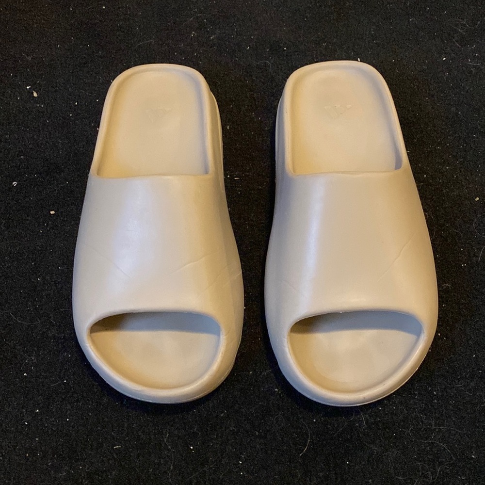 Yezzy Slides
